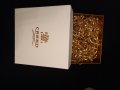 Автентична подаръчна кутия Creed - бяла с златисти нишки