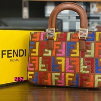 Дамска чанта Fendi, снимка 1 - Чанти - 32392202