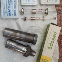 Стари медицински спринцовки, игли и контейнери за стерилизация., снимка 1 - Антикварни и старинни предмети - 29962987
