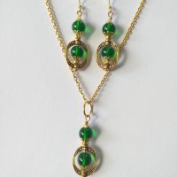 Разкошен комплект бижута в смарагдово зелено и богати орнаменти в цвят старо злато , снимка 2 - Бижутерийни комплекти - 33164456