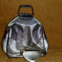 Продавам дамска чанта тип раница, снимка 1 - Чанти - 33229004