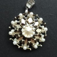 Ръчно изработена висулка с перли, снимка 3 - Колиета, медальони, синджири - 32732049