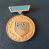 Медал ГДР цвят бронз  POKALWETTKAMPF , снимка 3 - Колекции - 27885882
