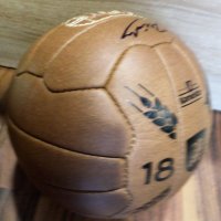 Футболна топка с автограф на Стоичков, снимка 3 - Фен артикули - 29008849