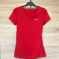 Дамска тениска Nike Pro , снимка 1 - Тениски - 36552958