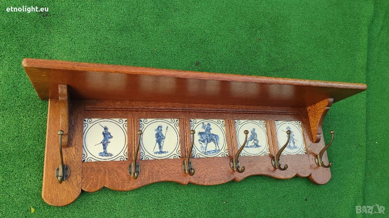 Уникална масивна дъбова закачалка с рафт отгоре и порцеланови плочки , снимка 1