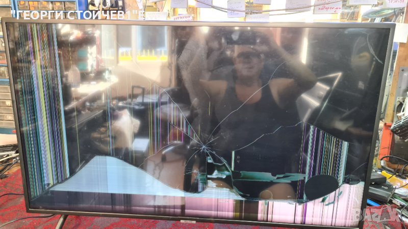 UE43NU7199U СЪС СЧУПЕНА МАТРИЦА, снимка 1