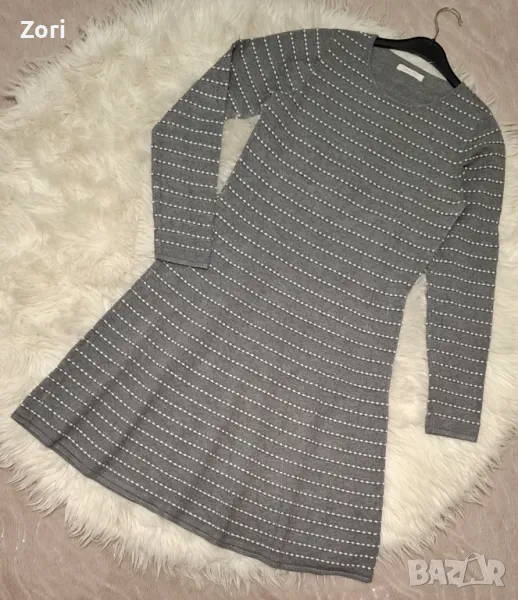 Светлосива рокля от фино плетиво в райе от бели точици, снимка 1