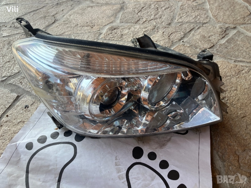 Десен фар Toyota Rav4 (Тойота Рав4), снимка 1