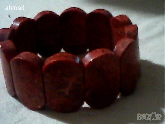 гривна от корал, снимка 1