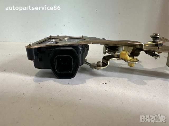 Актуатор на механизма на бравата на задния капак за KIA Carnival (2006–2012), снимка 3 - Части - 53218497