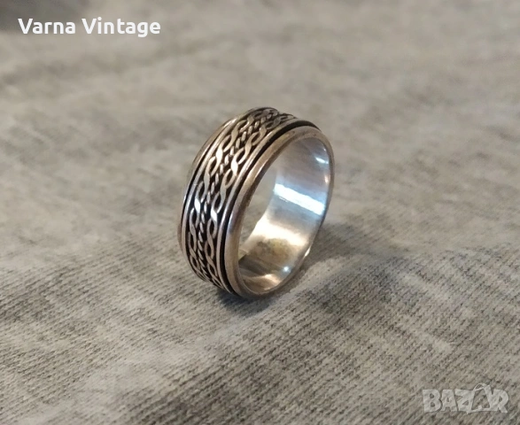 Красив оригинален сребърен (въртящ се) пръстен. 925. 4,5 гр.