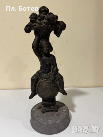 Стара чугунена фигура/скулптура