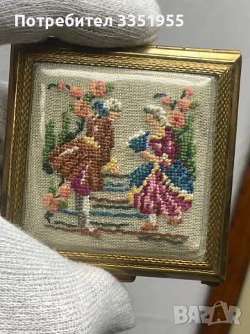 Колекционерска красива кутия за пудра за лице, снимка 7 - Антикварни и старинни предмети - 49878388