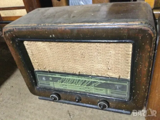 Стари радио апарати, снимка 4 - Антикварни и старинни предмети - 49729227