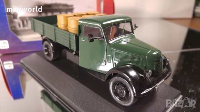 Phänomen Granit 27 1950 Donkergroen - мащаб 1:43 на IST Models модела е нов в PVC дисплей-кейс, снимка 2 - Колекции - 27490713