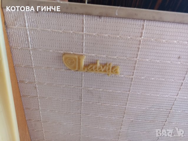 Продава радио-грамофон Латвия, снимка 4 - Антикварни и старинни предмети - 36795907