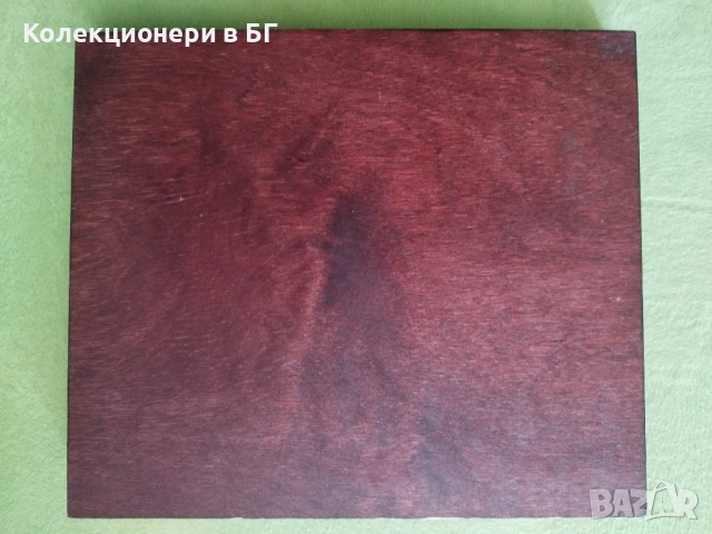 ДЪРВЕНА КУТИЯ ЗА СЪХРАНЕНИЕ НА МОНЕТИ /виж описанието/