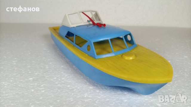 Ретро детски пластмасов катер, малък от едно време, снимка 2 - Колекции - 52639915