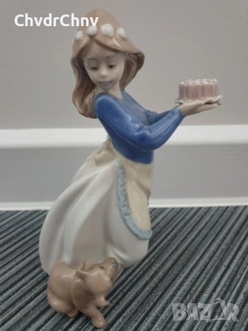 NAO Lladro статуетка 19см/НАО ЛАДРО испанска порцеланова фигура/момиче с торта и куче