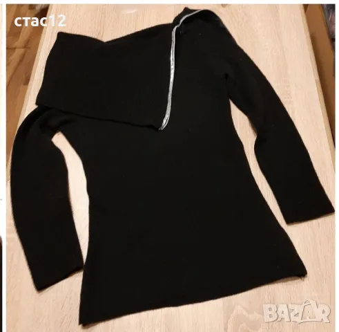 Нова ,мека блуза,с поло яка и ефектна ,еластична ,черна блуза, снимка 4 - Блузи с дълъг ръкав и пуловери - 48901740