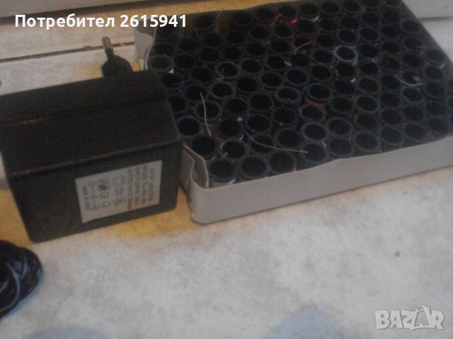 С Проблем-Нова Шевна Машина-На Ток и На Батерии-Пълен Комплект С Различни Цветове Конци, снимка 6 - Шевни машини - 38558418