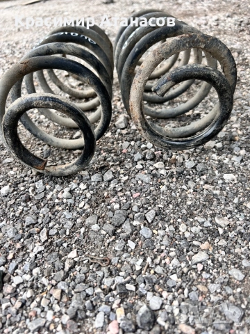 Пружина задни  за Тойота аурис 2007-2012г, снимка 2 - Части - 51490396