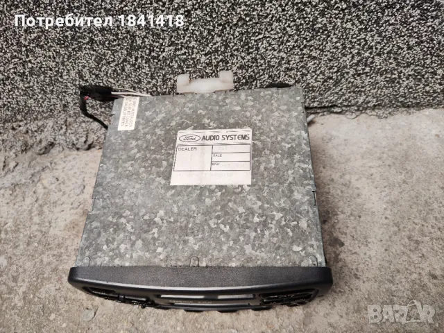 Радиокасетофон за Форд ескорт, снимка 4 - Радиокасетофони, транзистори - 48129728