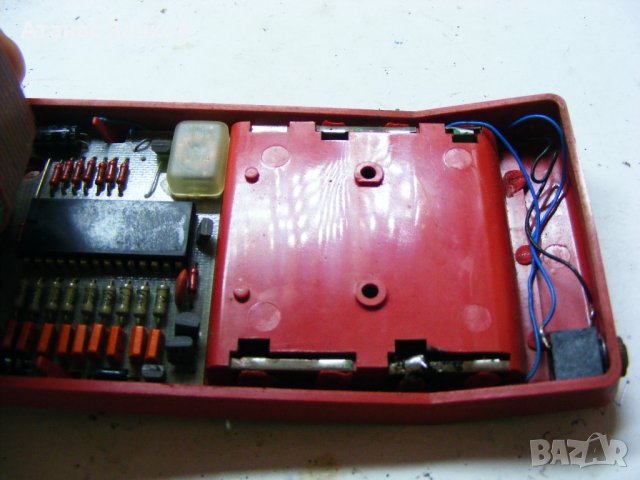 Супер ретро находка - калкулатор ЕЛКА 103Р червена, снимка 3 - Антикварни и старинни предмети - 33311424