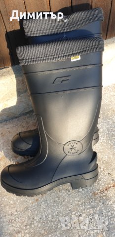 Чисто нови гумени ботуши № 42 със цели зимни стелки.