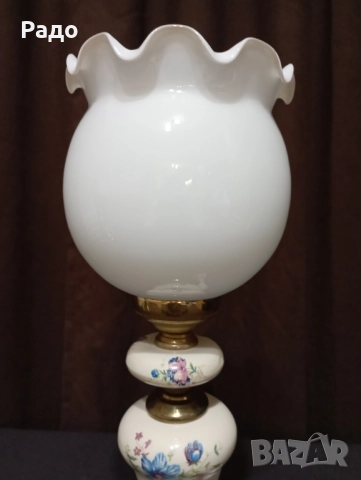 Комплект от две порцеланови лампи с бели стъклени абажури, снимка 5 - Настолни лампи - 52823324