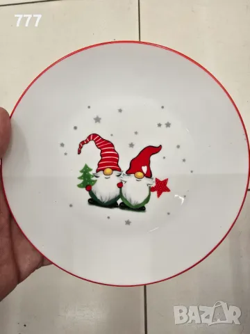 Коледни чинии 19 см, снимка 6 - Чинии - 48131390