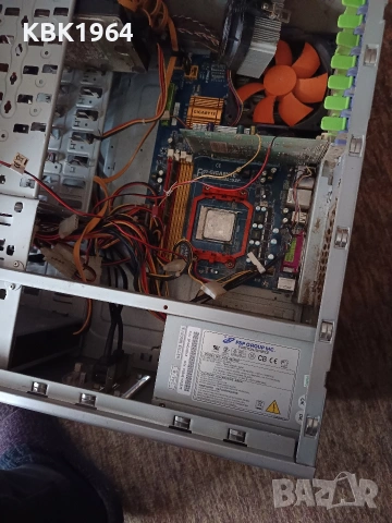 Стар компютър, снимка 2 - Работни компютри - 53380667