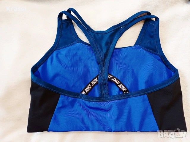 Nike бюстие L, снимка 2 - Спортни екипи - 53333724