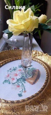 Малка кристална вазичка 🍀, снимка 2 - Антикварни и старинни предмети - 52790458