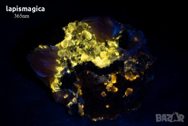 Друза от флуоресцентен церусит и барит 111g, снимка 3 - Други ценни предмети - 38376834
