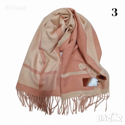 Луксозен дамски шал с нежни мотиви и топла елегантност, снимка 8 - Шалове - 52832159