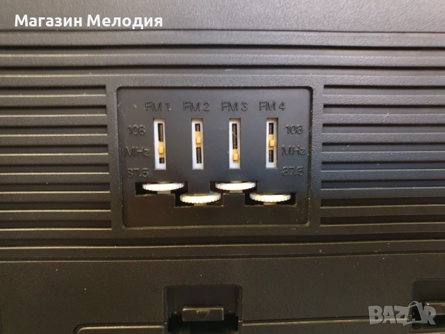 Радио Grundig Concert Boy 230 В перфектно техническо и много добро визуално състояние., снимка 11 - Радиокасетофони, транзистори - 51169496