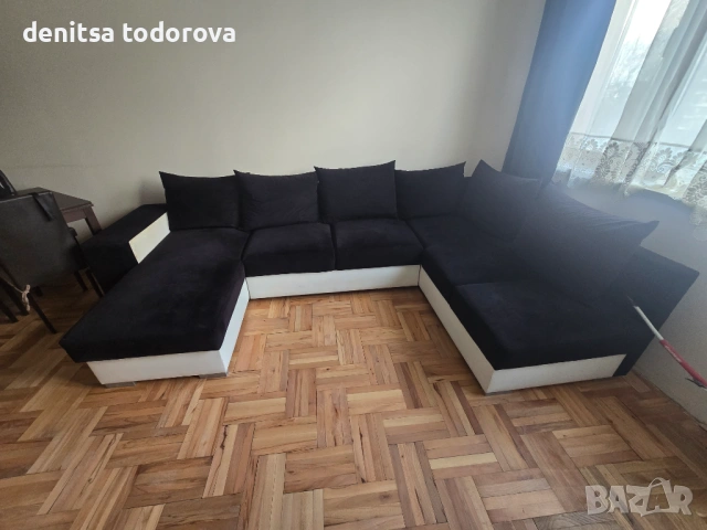Диван черно и бяло 