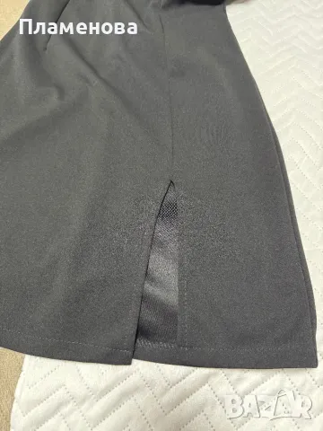 Черна рокля с подплънки и една презрамка- S размер, снимка 5 - Рокли - 48687540