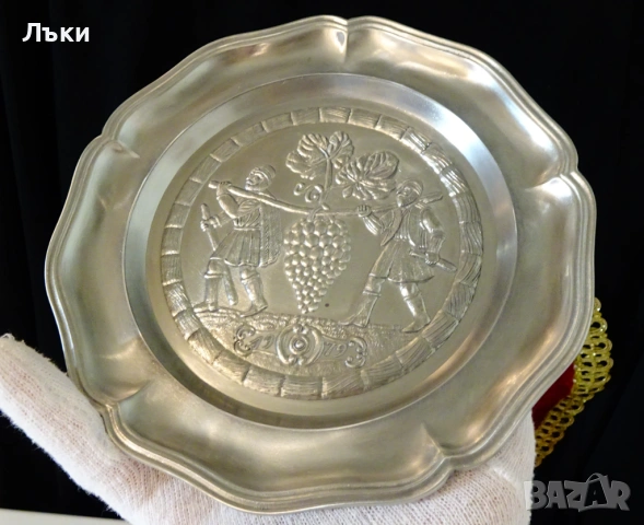 Калаена чиния,пано Гроздобер през 1979 година , снимка 2 - Антикварни и старинни предмети - 53296296