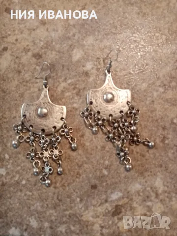 Бижута от метал - обеци, пръстени и висулка