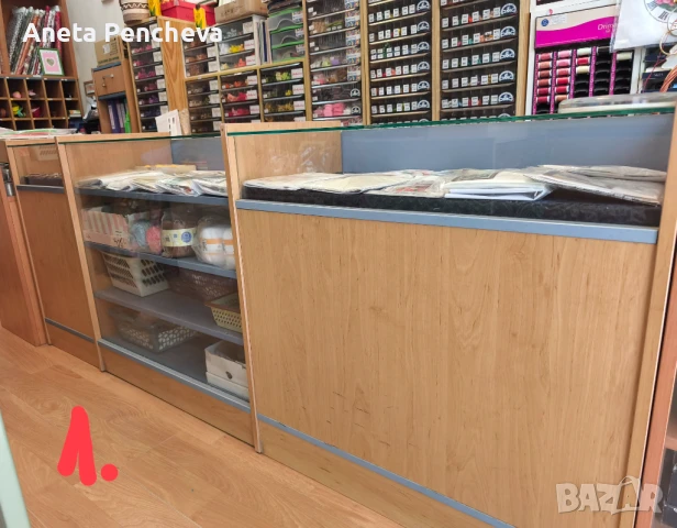 Спешно продавам оборудване ( шкафове с витрини) за магазин, снимка 1