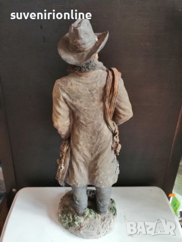 колекционерска статуетка Ловец The Theamster с печат, снимка 2 - Статуетки - 40483171