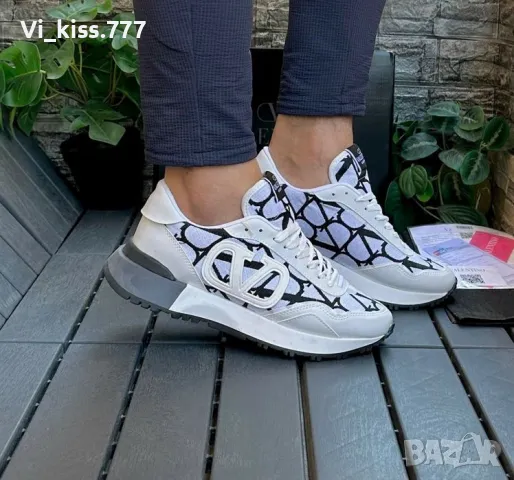 Нови обувки Valentino , снимка 2 - Ежедневни обувки - 48846341