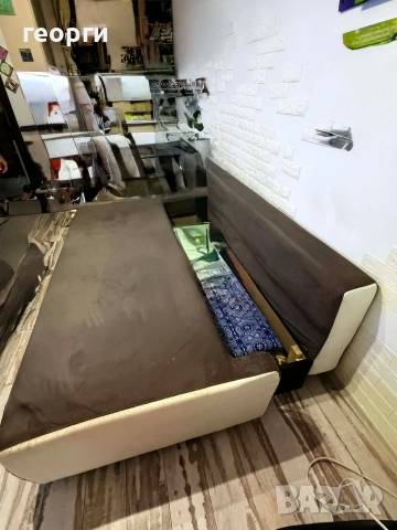 Диван , три места, разтегателен. Втора употреба, запазен., снимка 7 - Дивани и мека мебел - 52910765