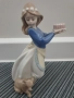 NAO Lladro статуетка 19см/НАО ЛАДРО испанска порцеланова фигура/момиче с торта и куче, снимка 1