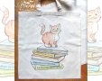 Текстилна чанта / торба за пазар с дълги дръжки "Коте и книги" /принт, авторска илюстрация/