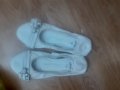 Бели обувки, снимка 1 - Дамски ежедневни обувки - 35538075