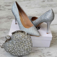 Елегантни дамски обувки на ток в сребристо с брукатен ефект, снимка 2 - Дамски обувки на ток - 36536033